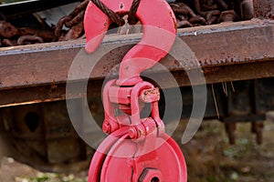 Heavy-duty farm hook and pulley