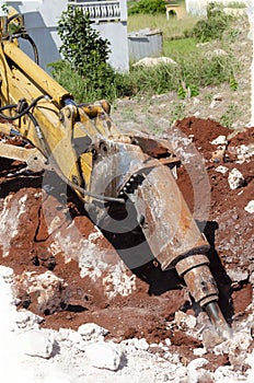 Heavy Duty Hydraulic Hammer Breaking Rocks