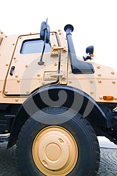 Heavy duty military vehicle