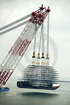 Heavy lifting floating crane photo