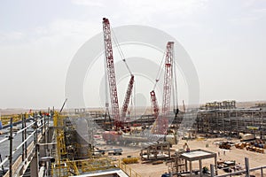 Heavy lifting on Oil & Gas construction site