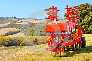 Heavy machinery equipment, planter and seeding cultivator