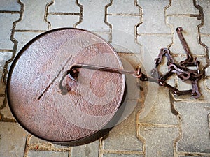 Heavy round iron weight and accessory