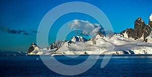 Heavy Seas in the Antarctic