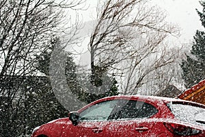 Heavy snow is dangerous for motorists photo