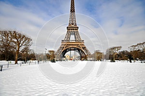 Heavy snowfall in Paris