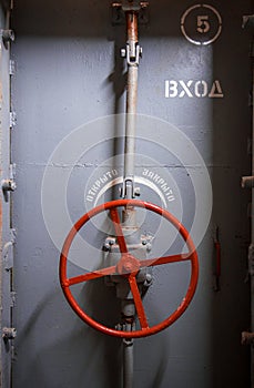 Heavy steel door with handweel
