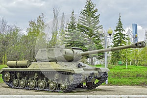 Heavy tank IS-2 1944 release, who was in service with the troops of the Soviet army