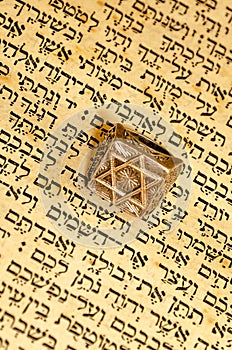 Hebrew text passage and ring with magandavid