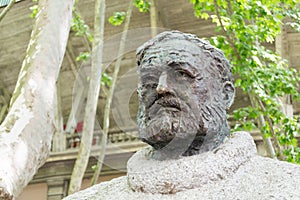 Hemingway bust photo