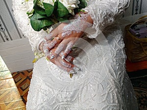 henna is a hand-painted art that makes the bride beautify