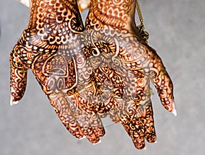 Henna hands