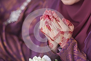 Henna and wedding ring on bride hand, pray for doa session