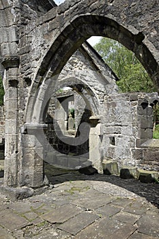 Heptonstall-church-interior-arches-4