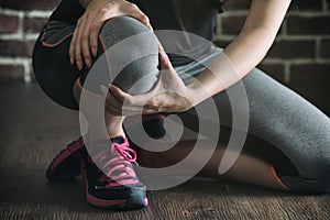 Her knee feel painful after fitness exercise, healthy lifestyle