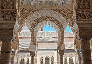 Hermosa arquitectura de arte nazarÃÆÃÂ­ en el patio de los leones d photo