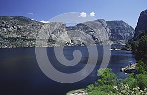 Hetch Hetchy reservoir in California mountains