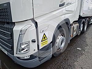 HGV trucks warning signs to Cyclist and pedestrians