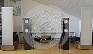 Hi fi setup with traditional push pull driver speakers and full-range quasi-ribbon speakers