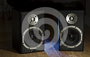 Hi-fi speakers