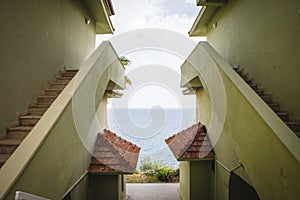 hi-tech house by sea