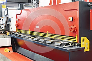 High accuracy hydraulic shearing machine for cutting metal sheet or plate in industrial