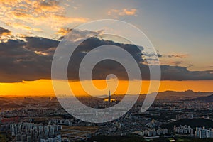 HIGH ANGLE VIEW OF CITYSCAPE AGAINST SKY DURING SUNSET