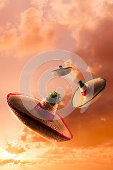 Vysoký obraz z mexičan klobouky  sombrera v nebe 