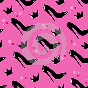 High heels shoes seamless pattern, with crown, on pink background.