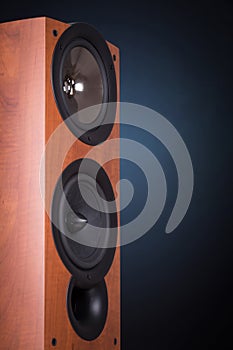 High loudspeaker tower