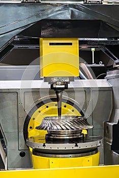 High-performance 5-axis CNC machining centre