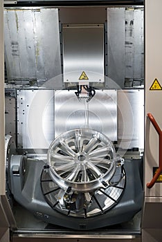 High-performance 5-axis CNC machining centre