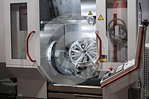 High-performance 5-axis CNC machining centre