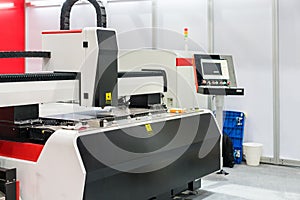 High precision and automatic cnc metal sheet laser cutting machine