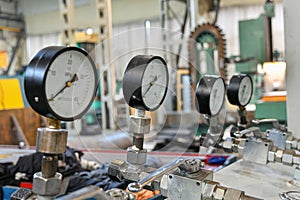 High pressure gauges with changeover valves in the hydraulic supply system