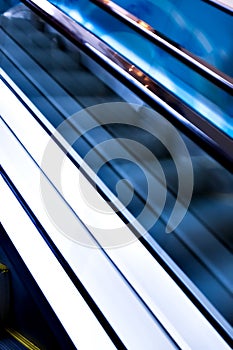 High-speed moving escalator