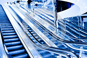 High-speed moving escalator