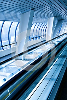 High-speed moving escalator