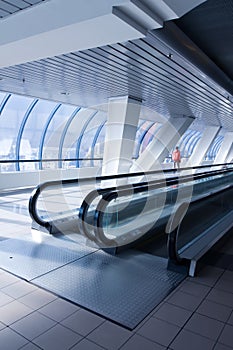 High-speed moving escalator