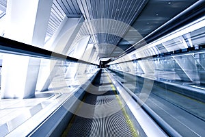 High-speed moving escalator
