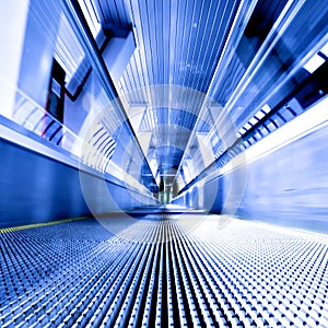 High-speed moving escalator