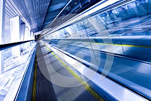 High-speed moving escalator