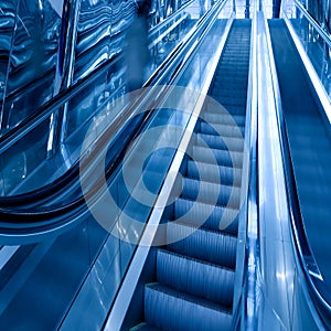 High-speed moving escalator