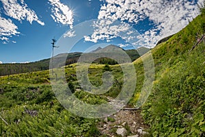 Vysoké Tatry pohľad na lomnický štít s chodníkom