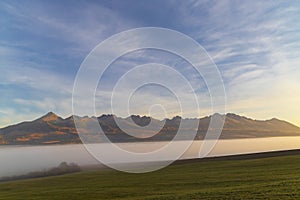 Vysoké Tatry pri východe slnka na jeseň, Slovensko