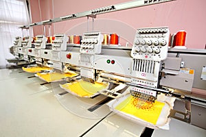 High technology automatic sewing machine control by computer programming. Sewing machine for mass production