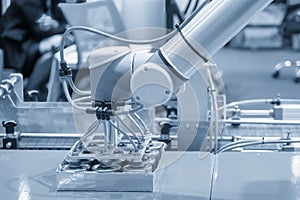 The high technology material handling process by automatic robotic system