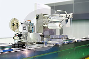 High technology and modern new automatic food or other packing and labeling machine with plastic film coil for industrial