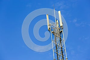 A high telecommunication network antenna outside