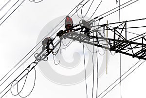 High-tension mast with assemblers